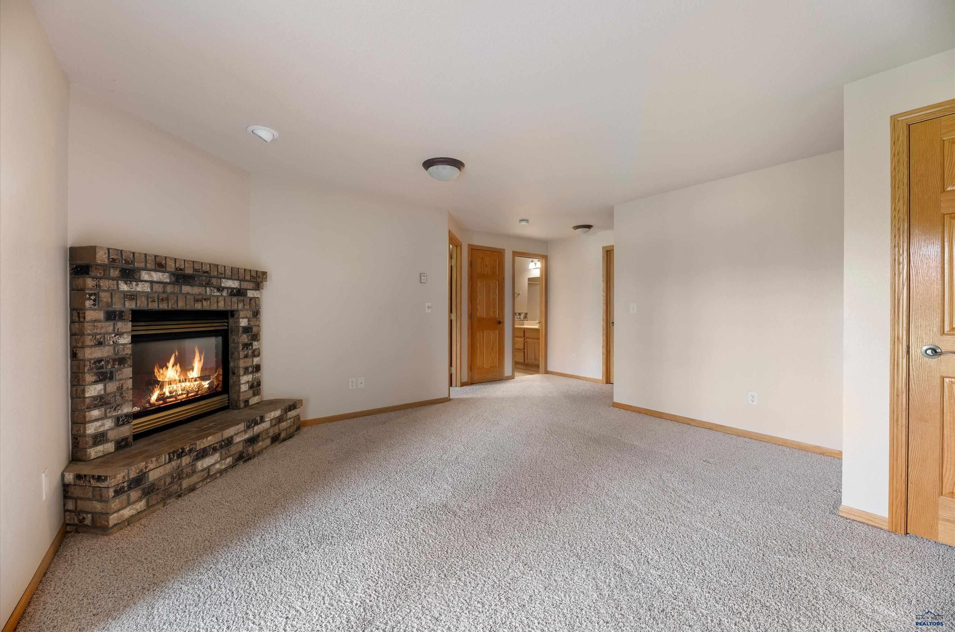 2112 WINDMILL DR