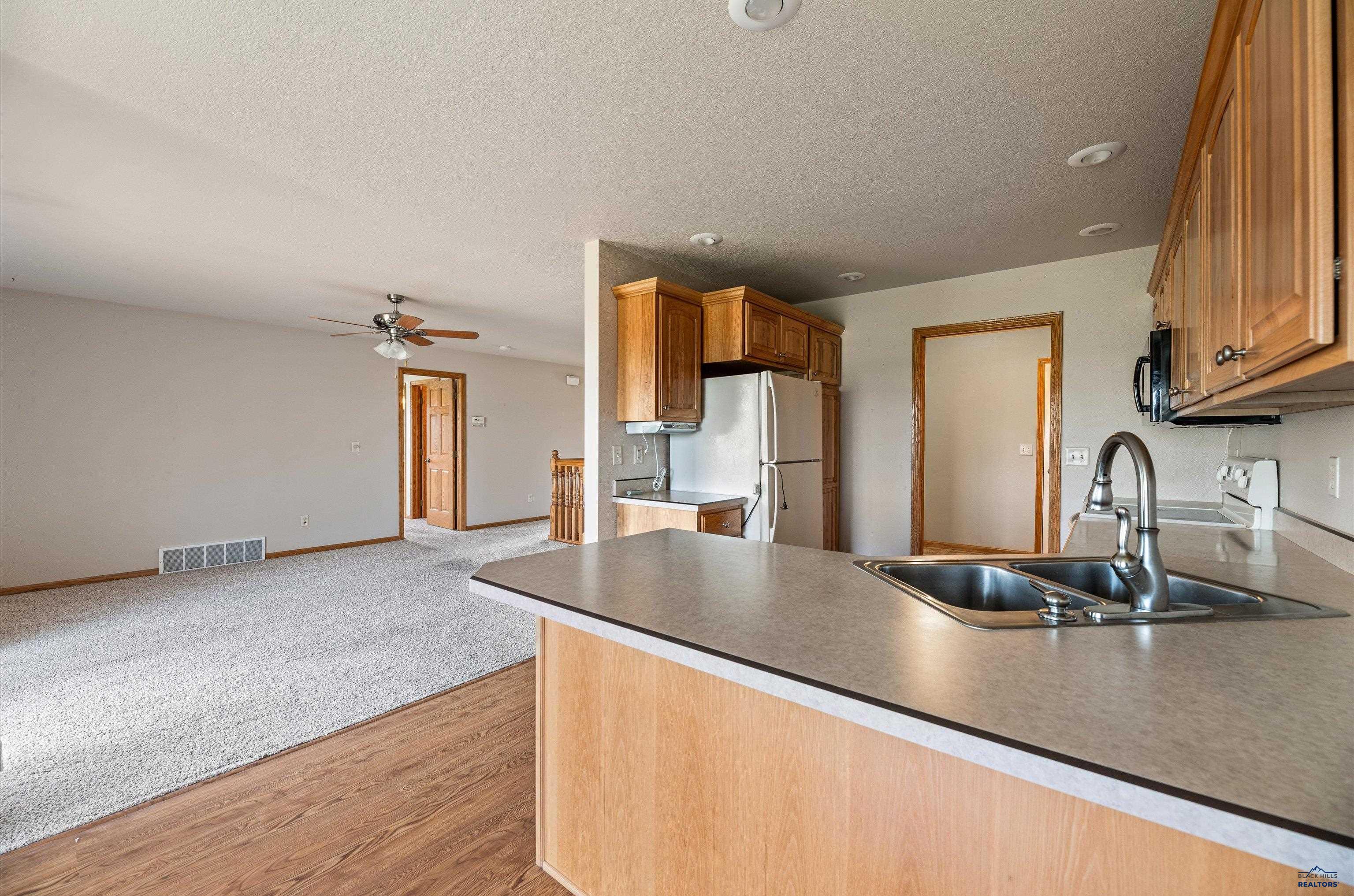 2112 WINDMILL DR