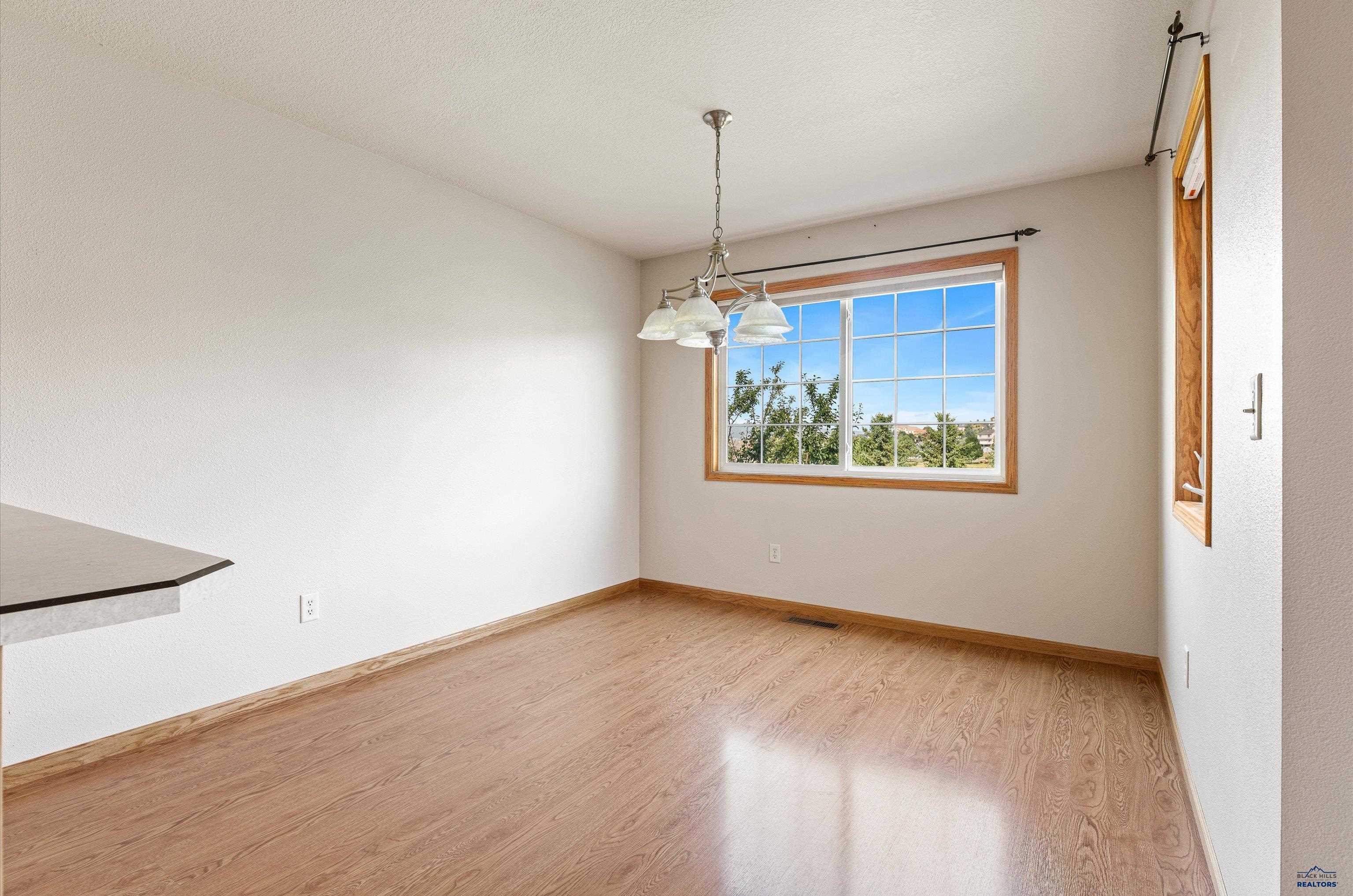 2112 WINDMILL DR