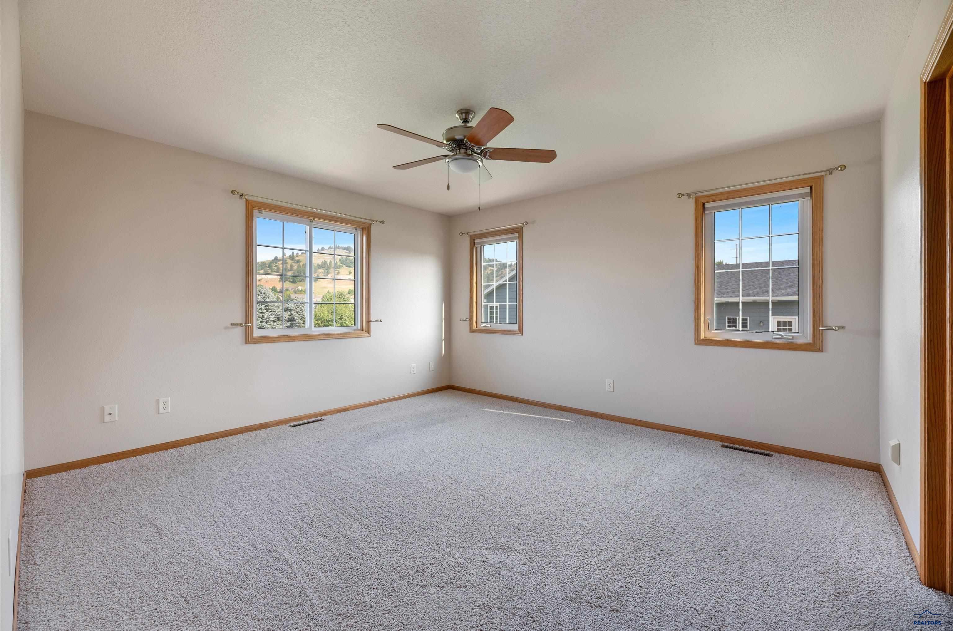 2112 WINDMILL DR