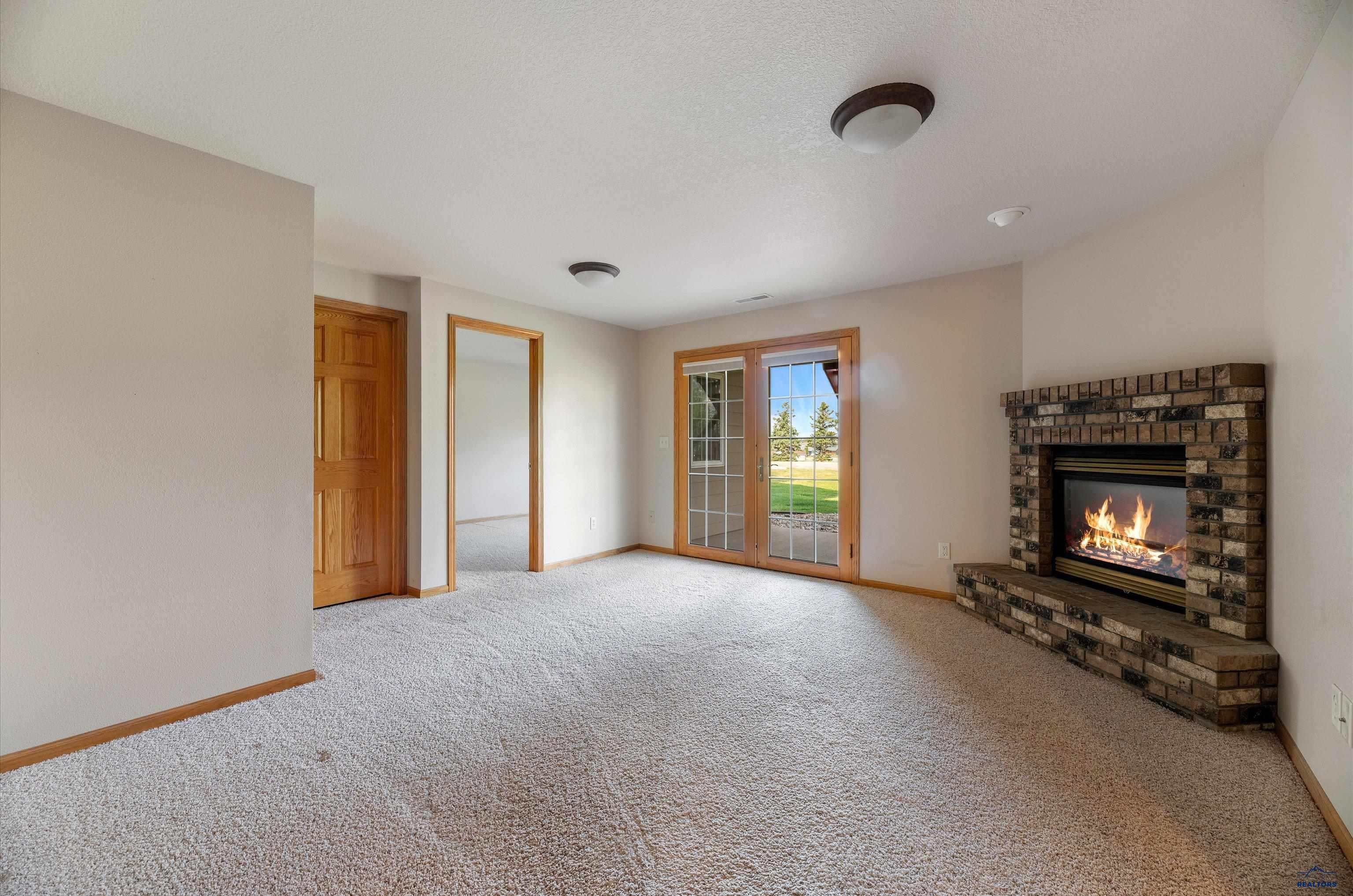 2112 WINDMILL DR