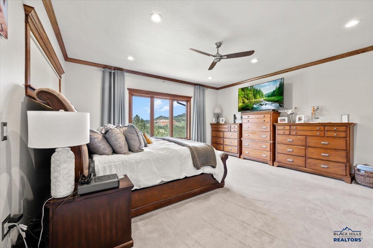 2430 WOODLAND LOOP