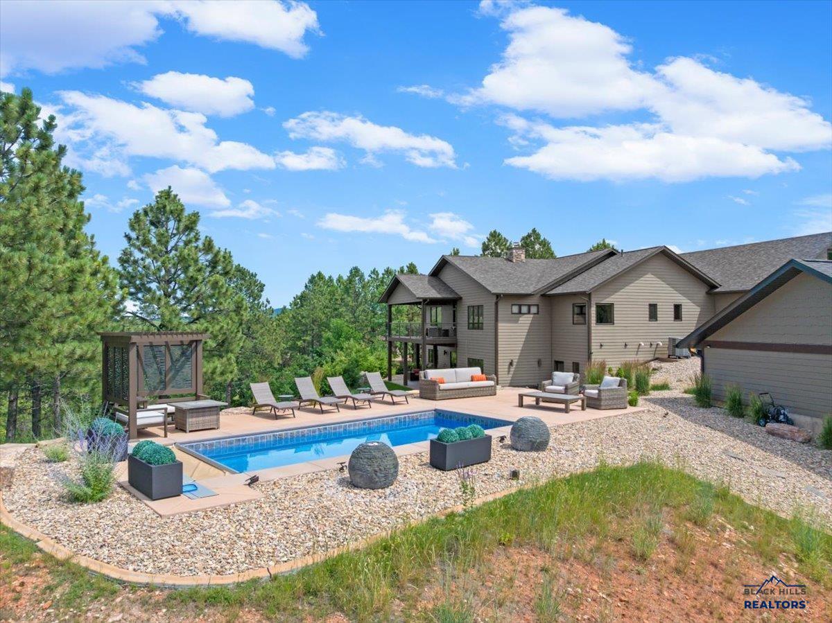 2430 WOODLAND LOOP