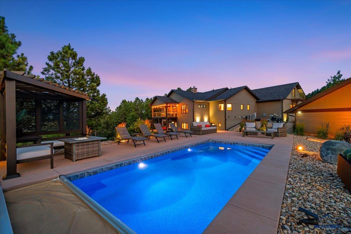 2430 WOODLAND LOOP