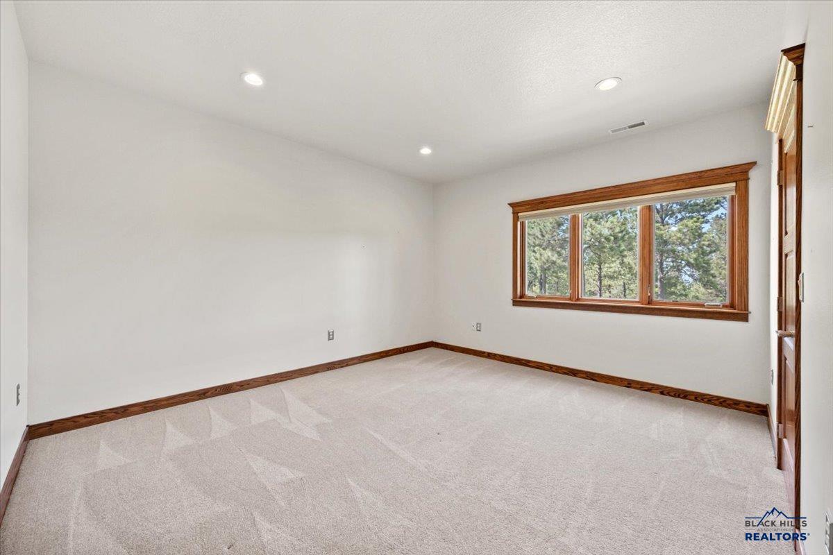 2430 WOODLAND LOOP