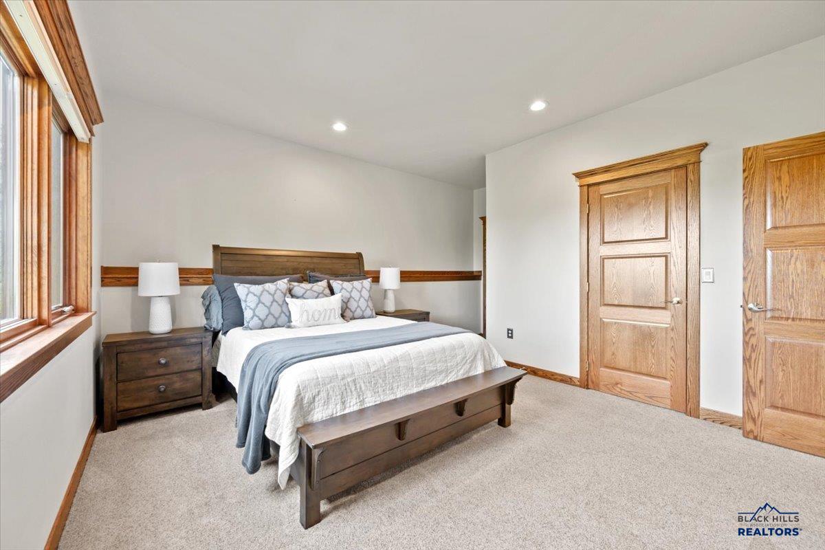 2430 WOODLAND LOOP