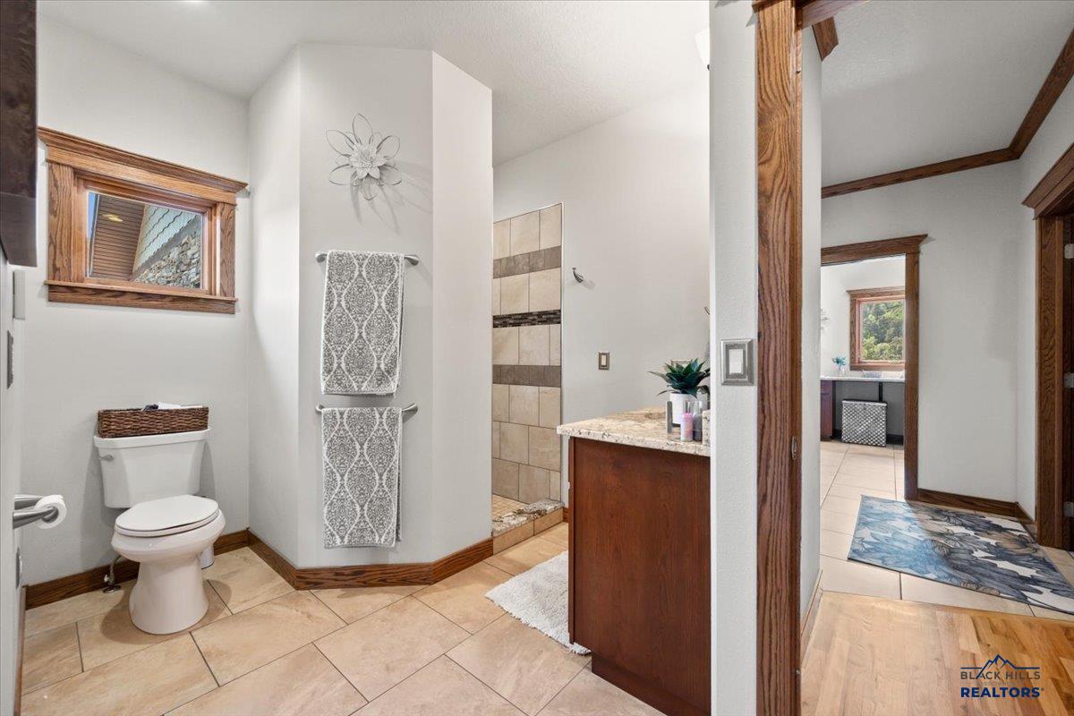 2430 WOODLAND LOOP