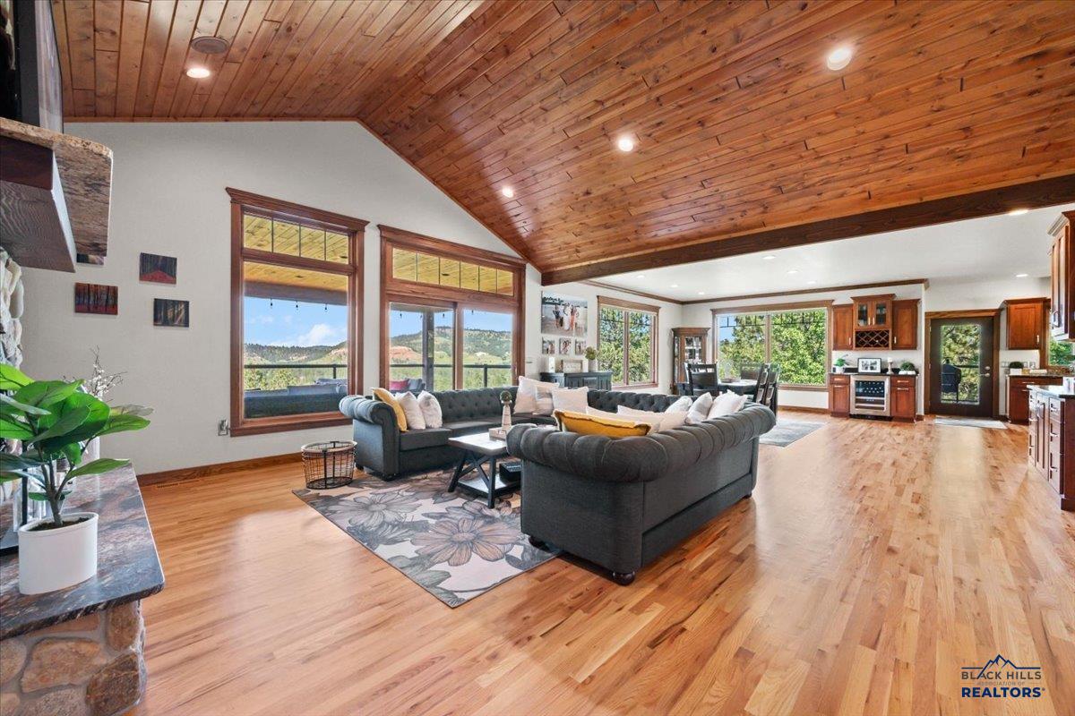2430 WOODLAND LOOP