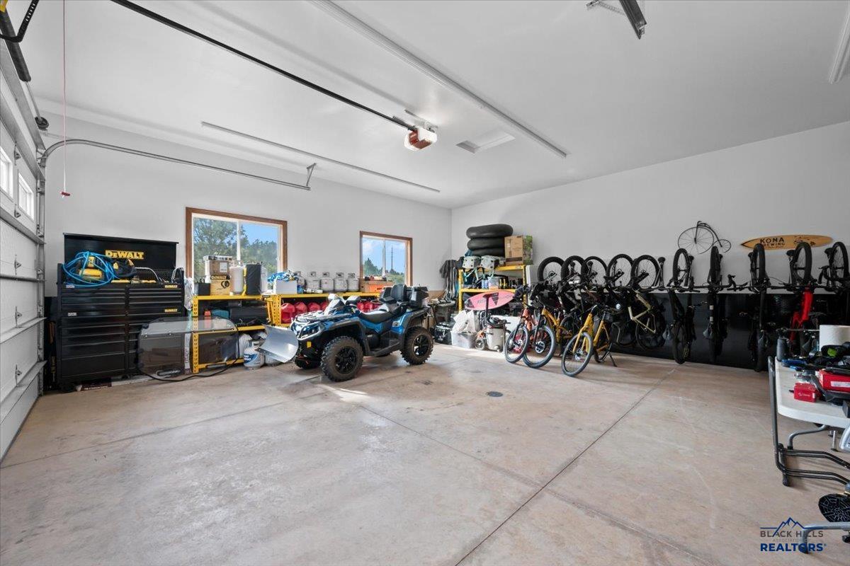 2430 WOODLAND LOOP