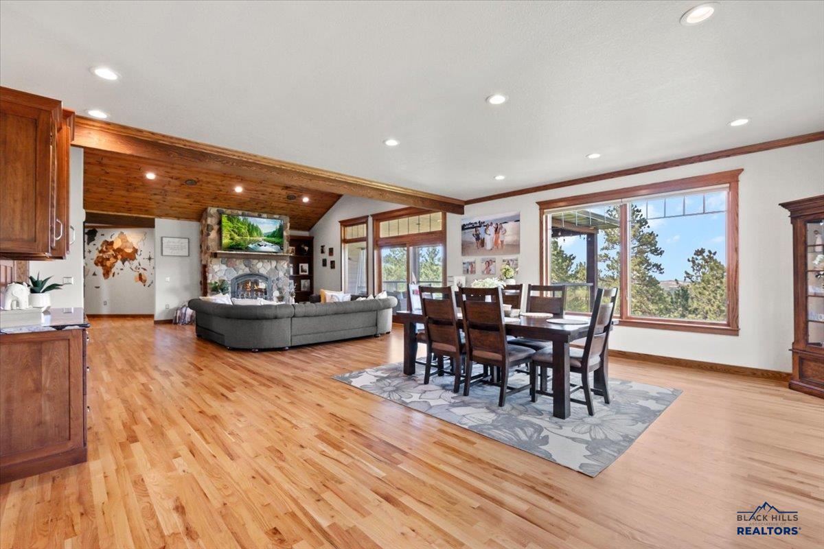 2430 WOODLAND LOOP