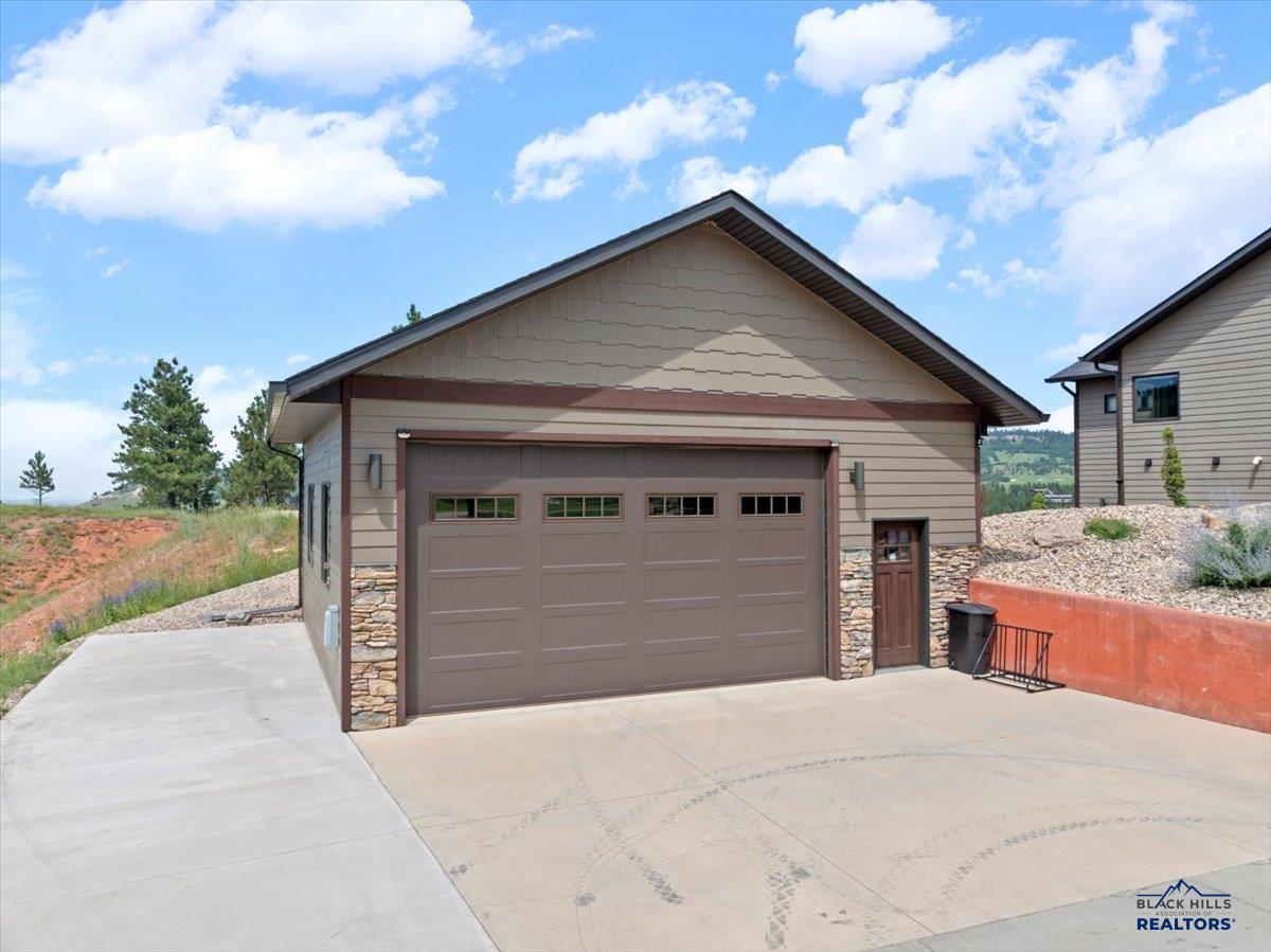 2430 WOODLAND LOOP