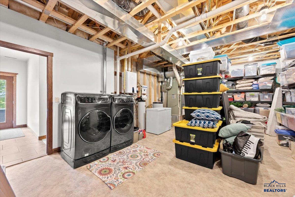 2430 WOODLAND LOOP