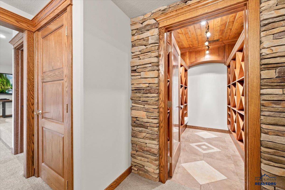 2430 WOODLAND LOOP