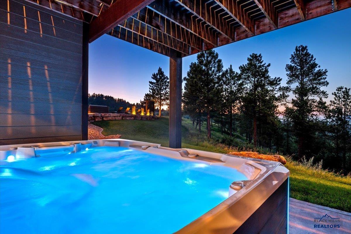 2430 WOODLAND LOOP