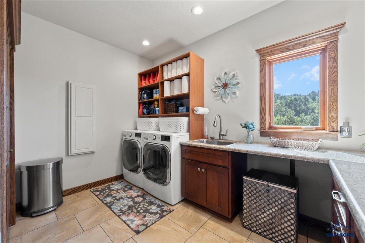 2430 WOODLAND LOOP