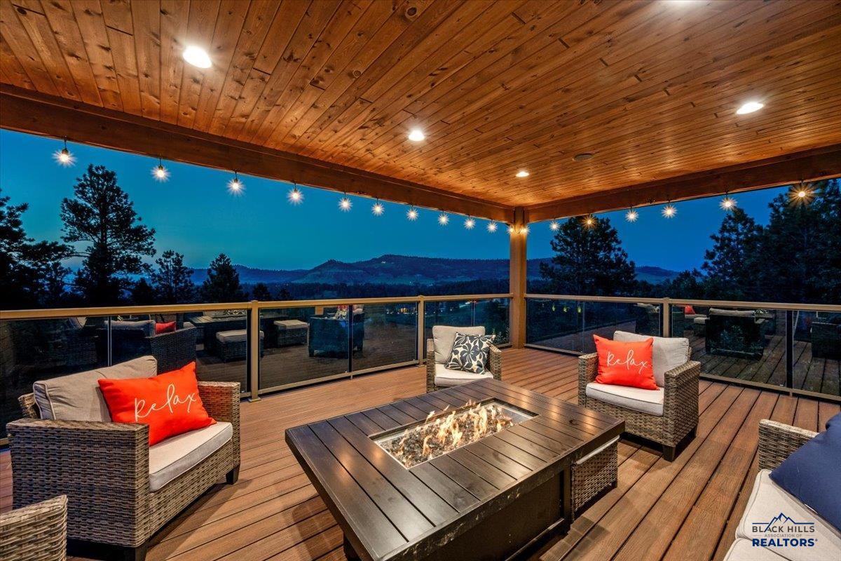 2430 WOODLAND LOOP