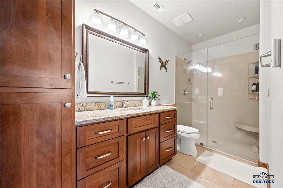 2430 WOODLAND LOOP