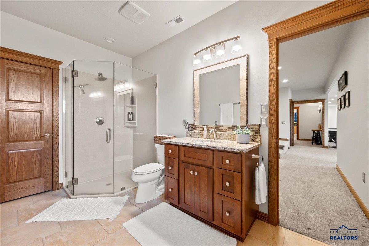 2430 WOODLAND LOOP
