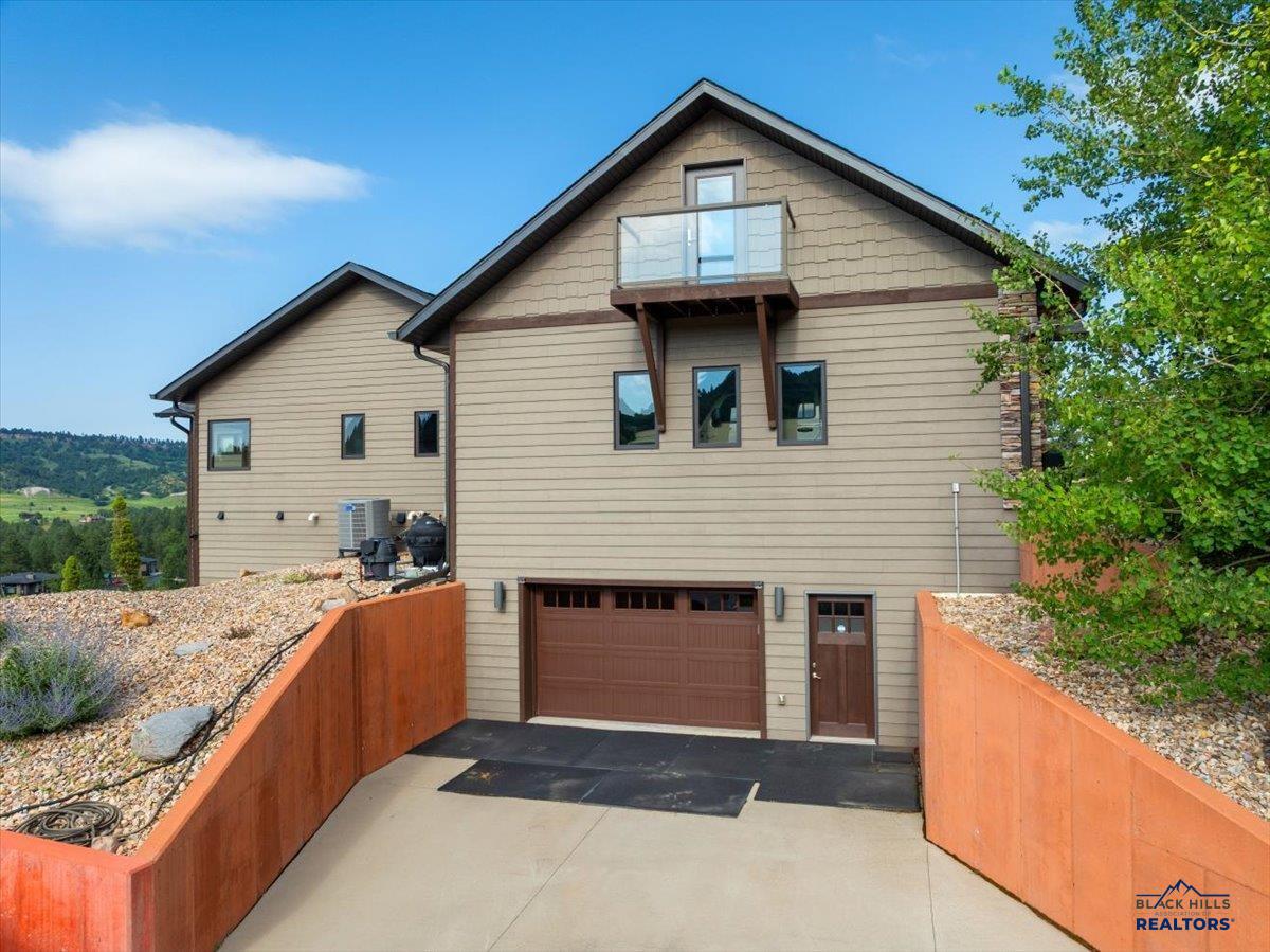 2430 WOODLAND LOOP