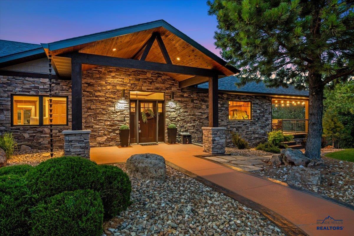 2430 WOODLAND LOOP