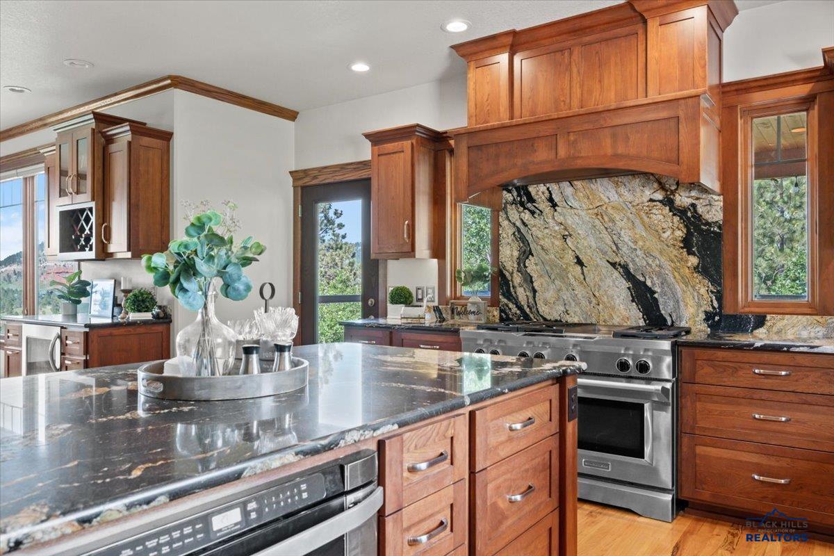 2430 WOODLAND LOOP
