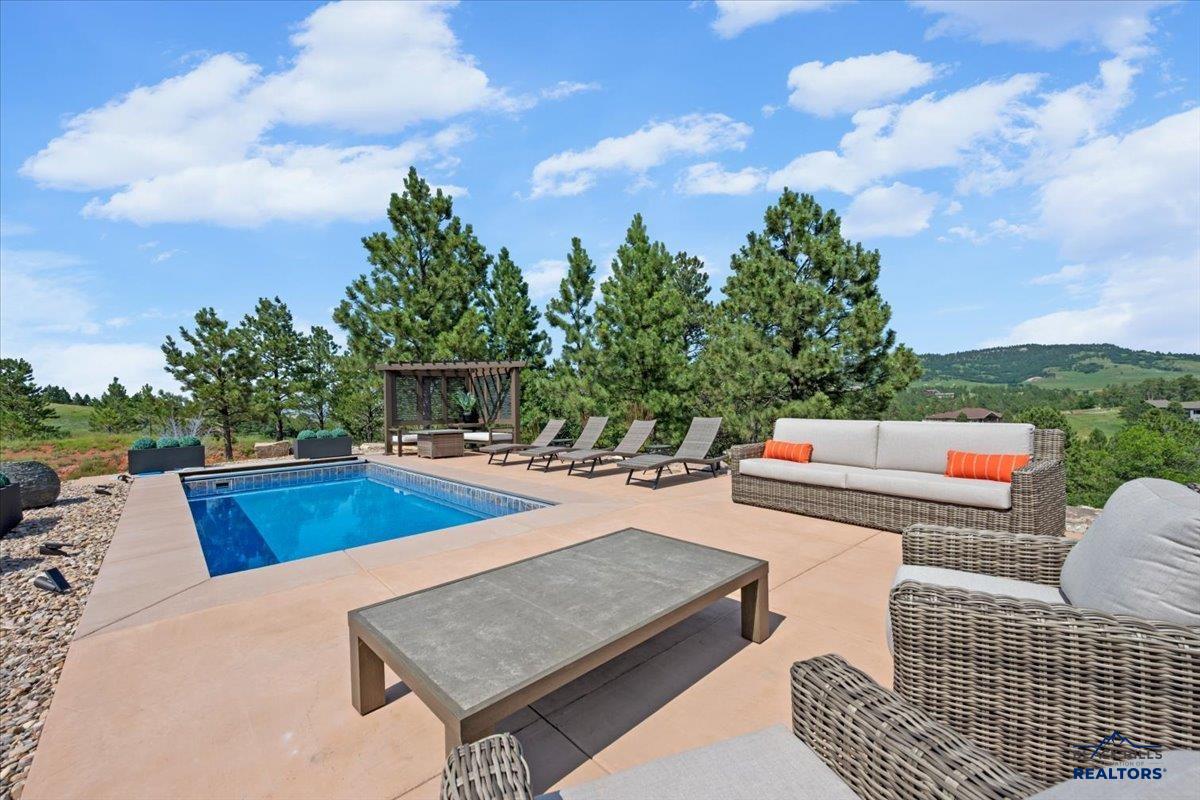 2430 WOODLAND LOOP