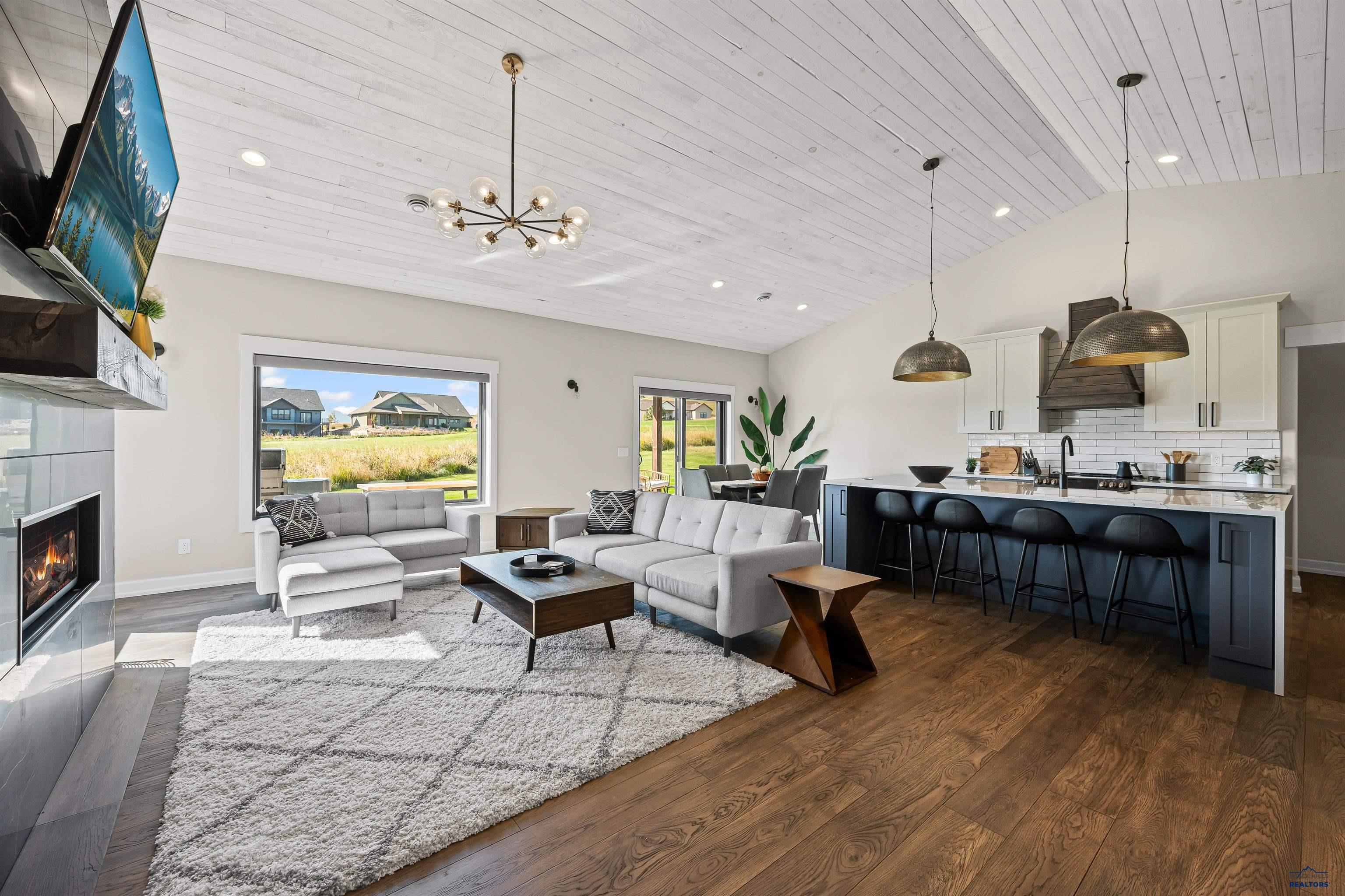 7935 BROOKS LOOP