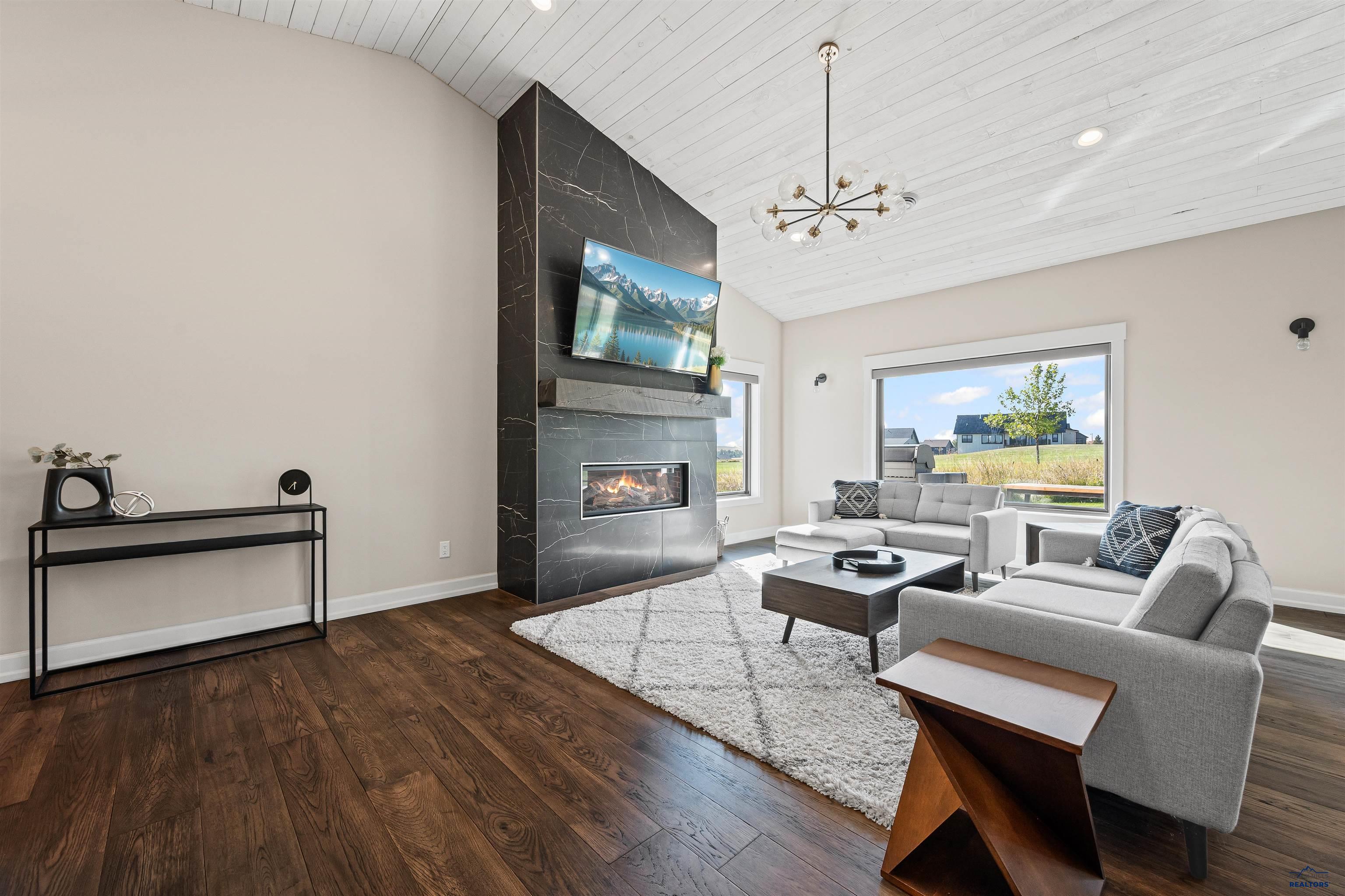 7935 BROOKS LOOP