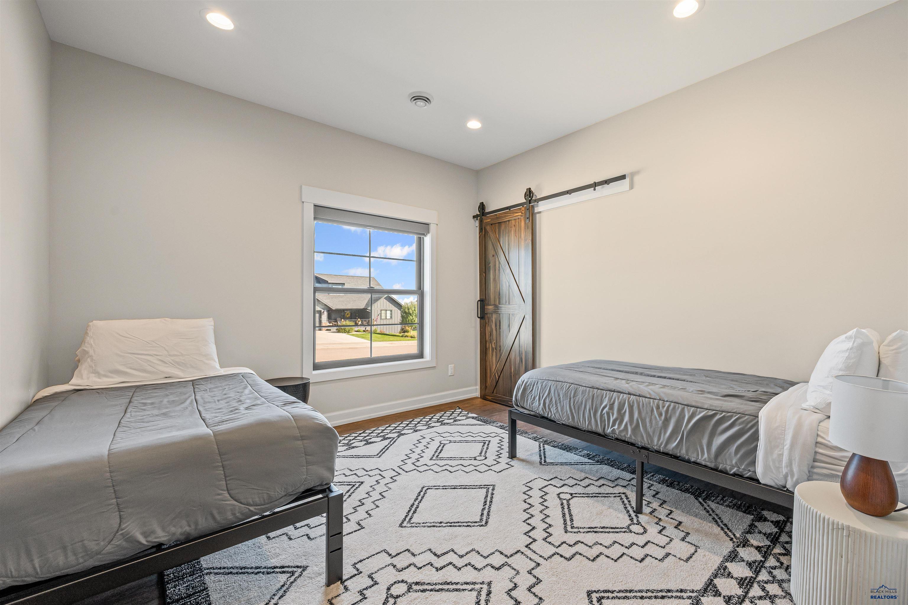 7935 BROOKS LOOP