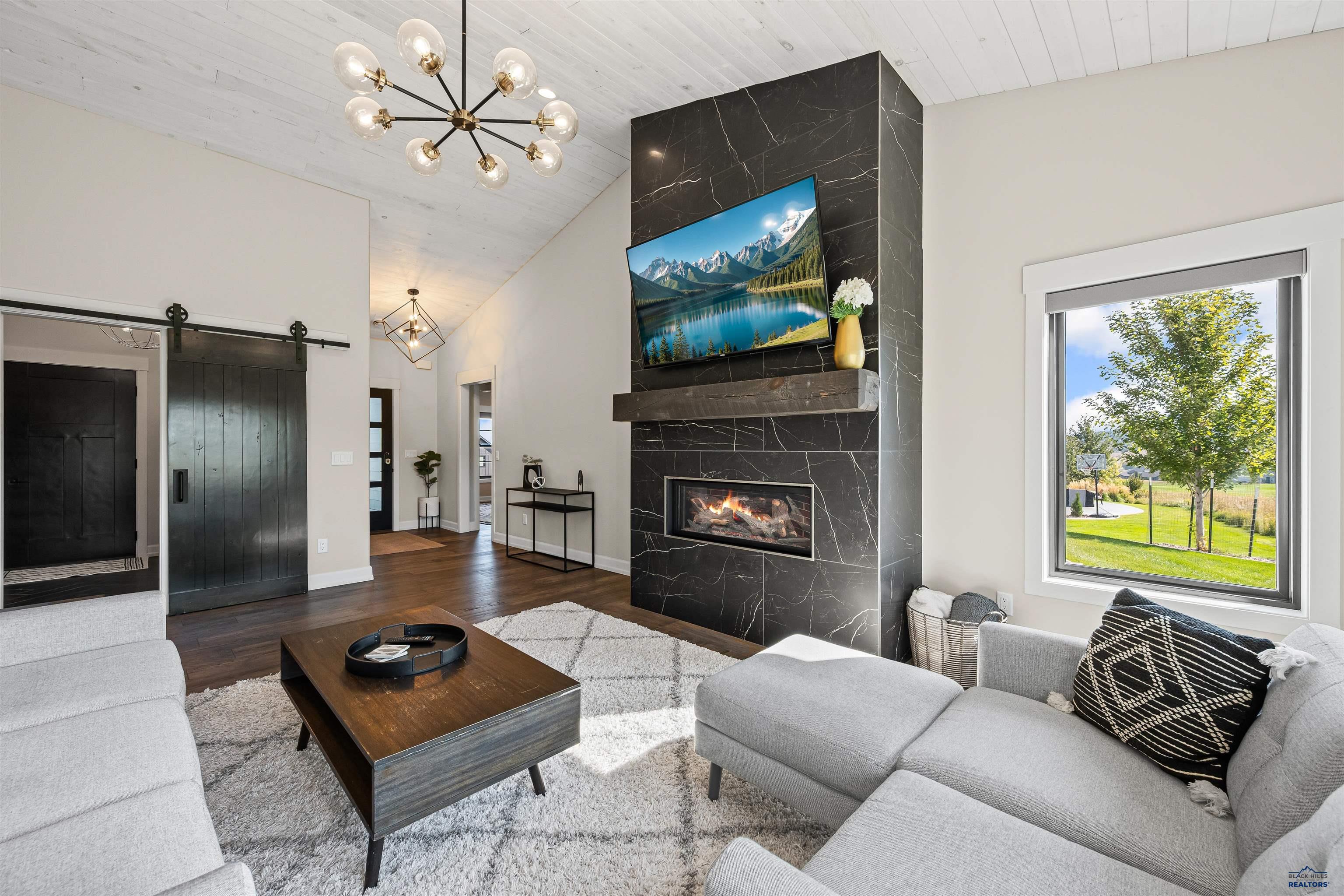 7935 BROOKS LOOP