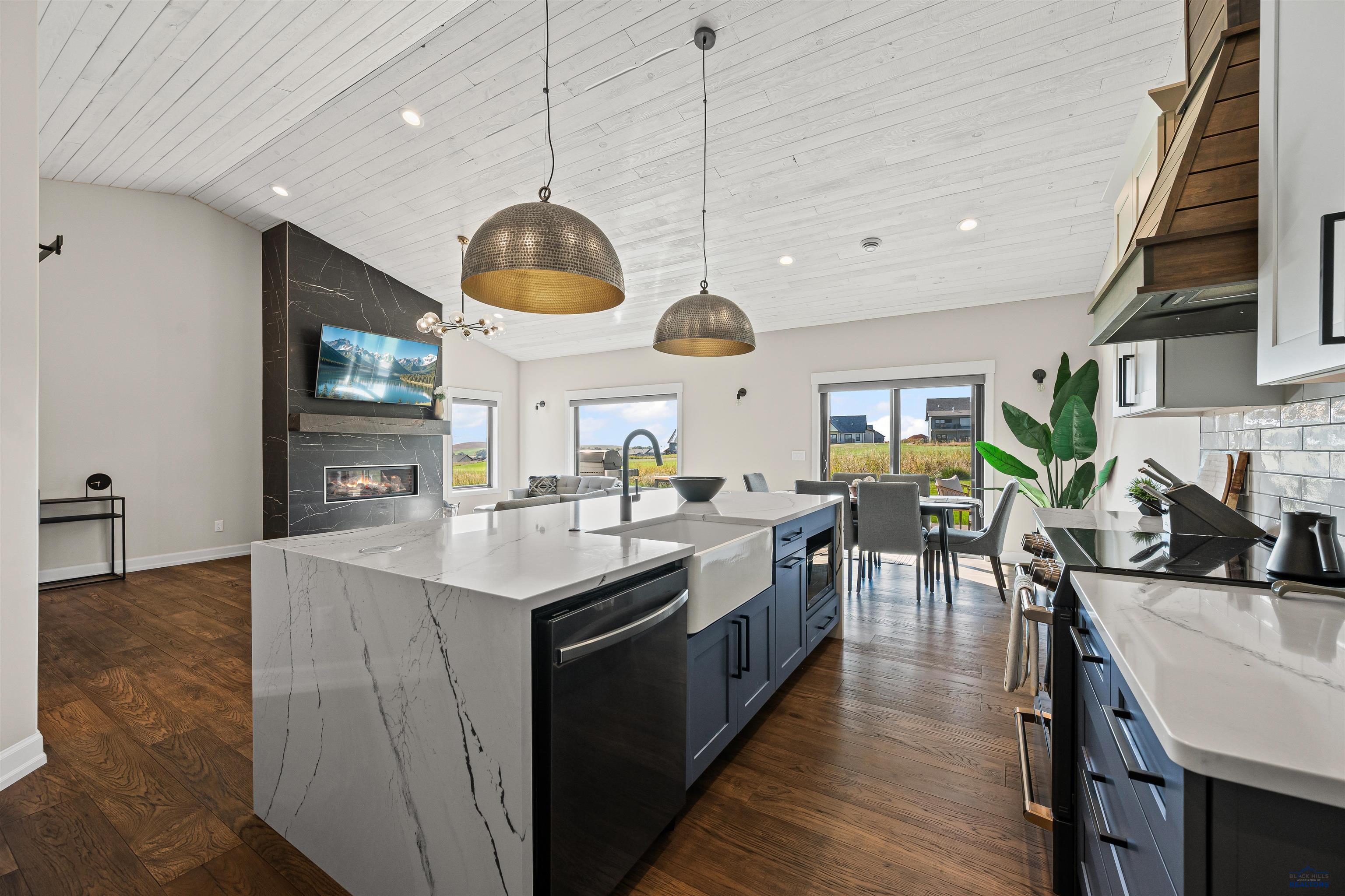 7935 BROOKS LOOP