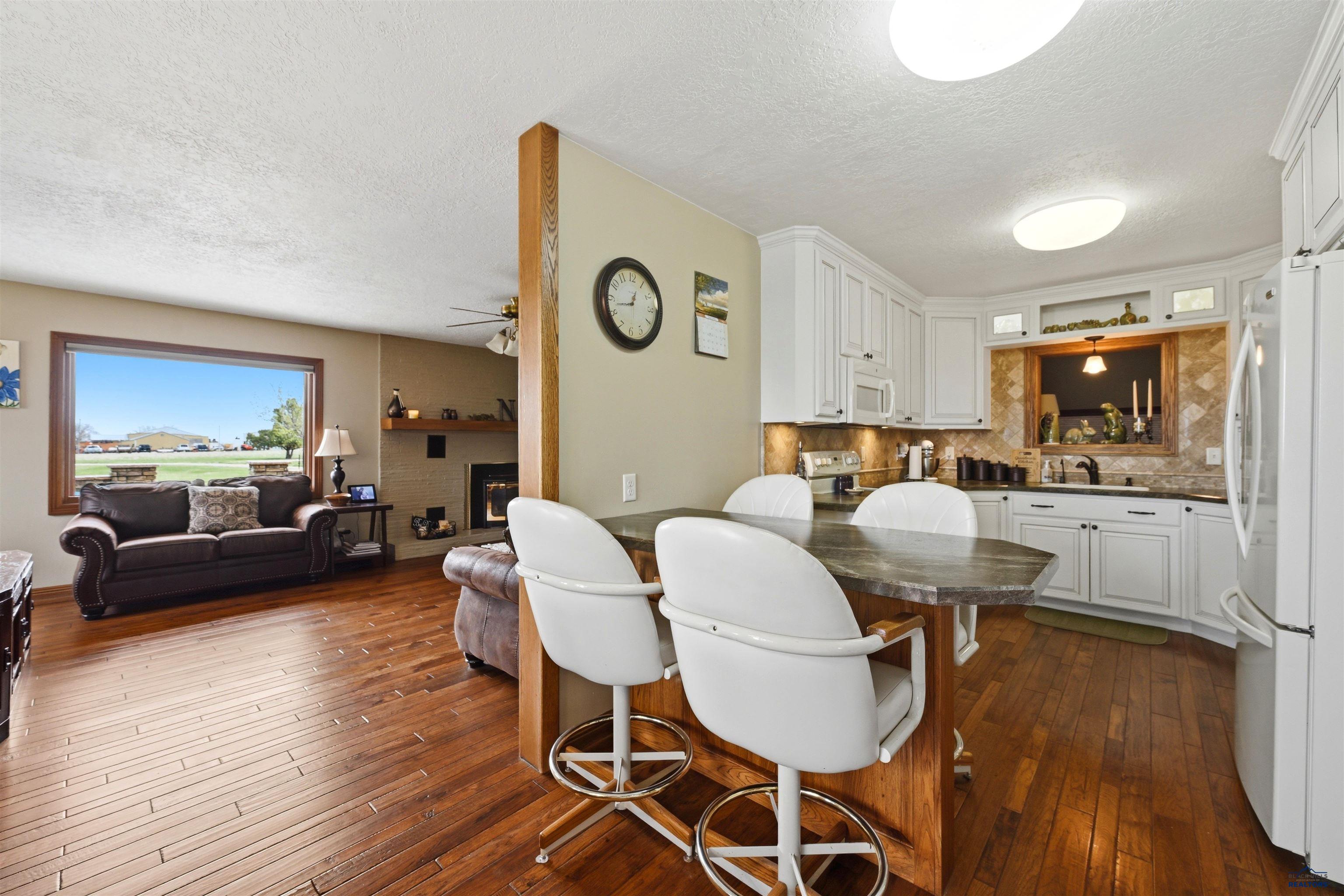 11359 HWY 212