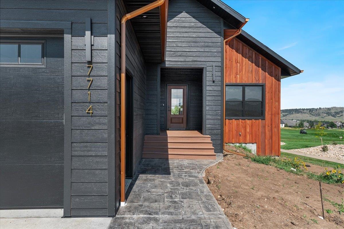 7714 Brooks Loop