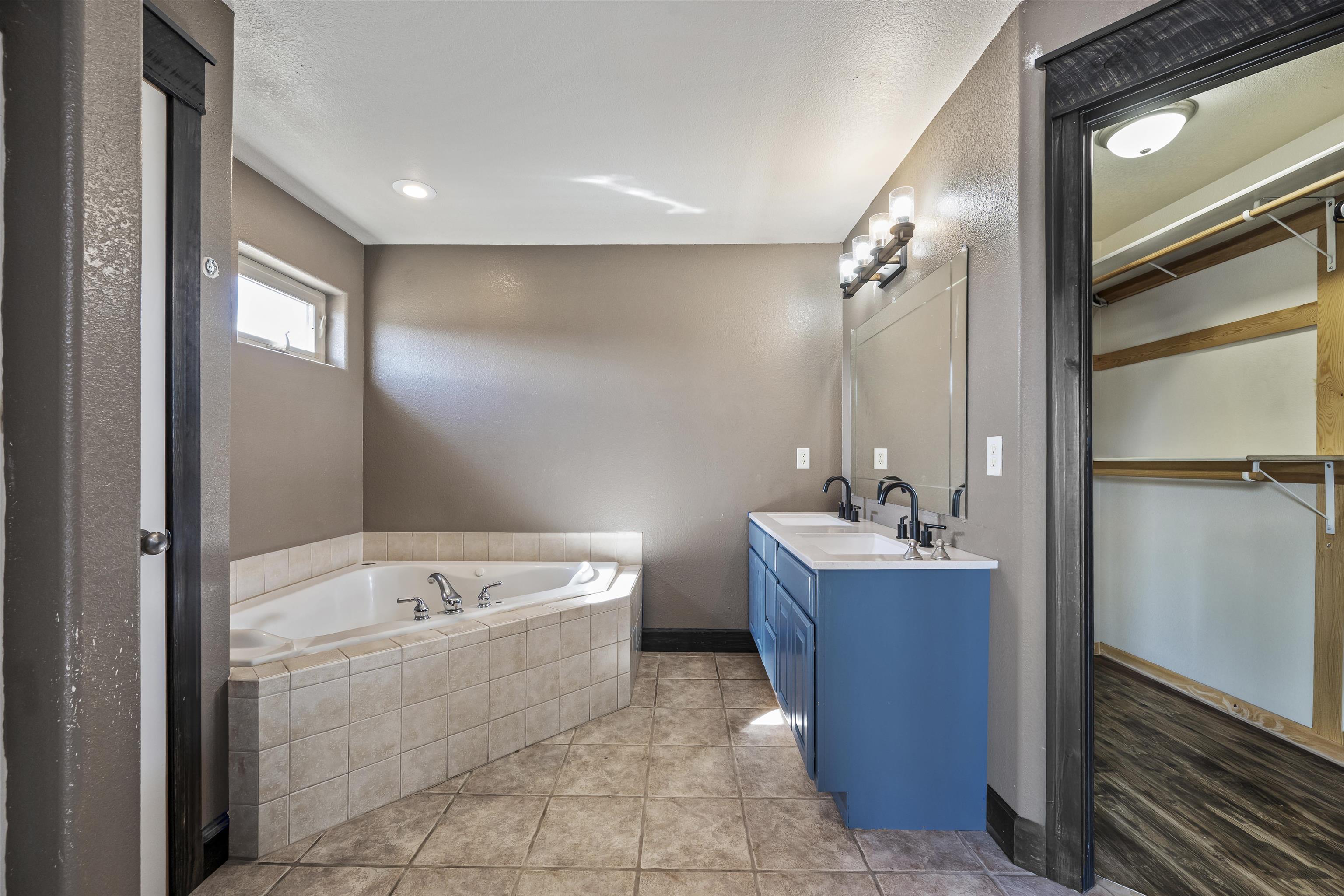2312 Blue Bell Loop
