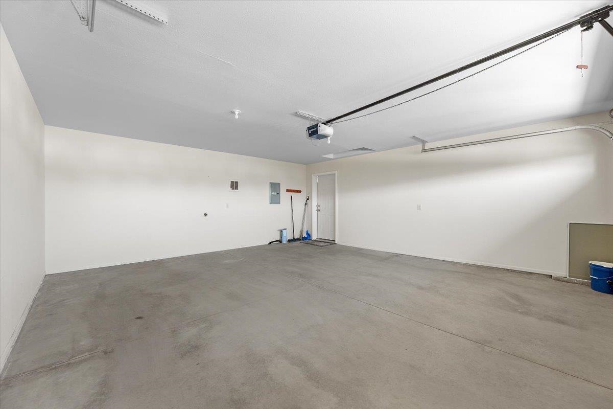 1233 Silverbrook Lane