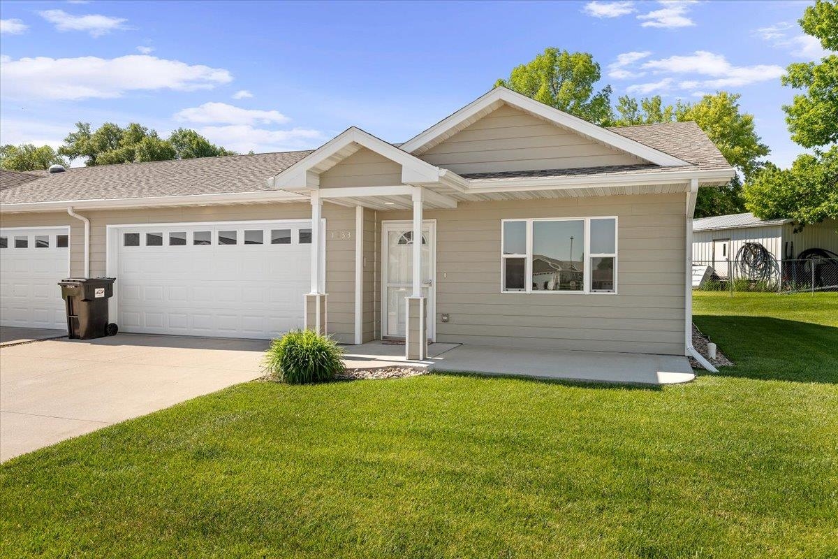 1233 Silverbrook Lane