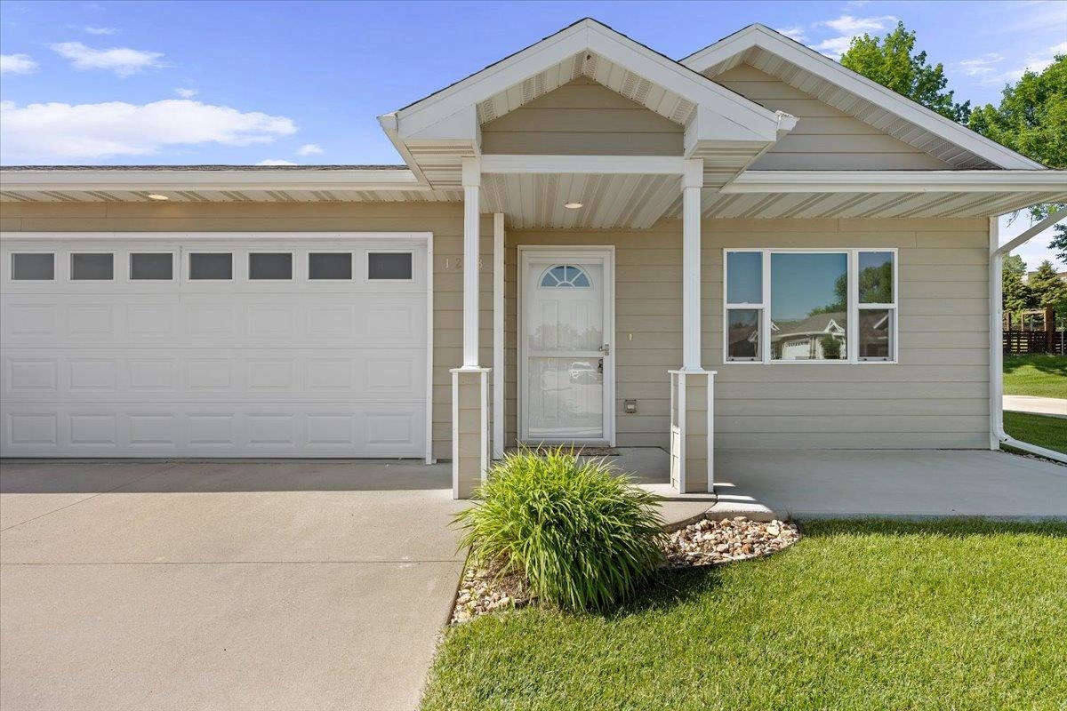 1233 Silverbrook Lane