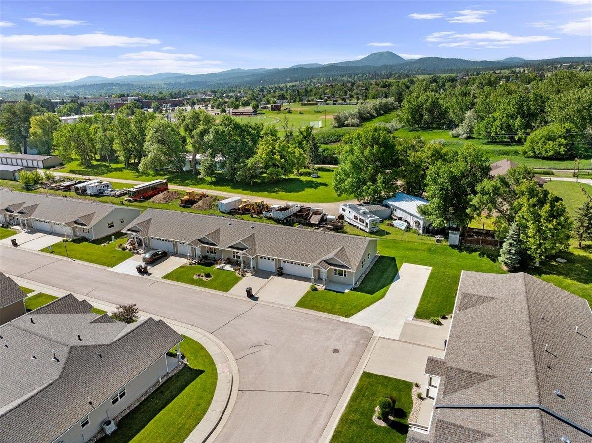 1233 Silverbrook Lane