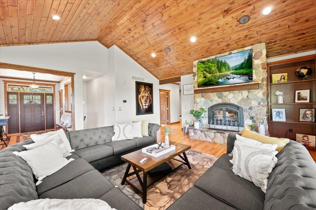2430 Woodland Loop
