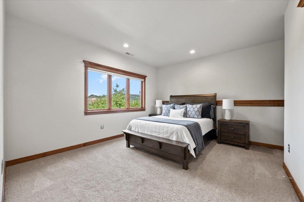 2430 Woodland Loop