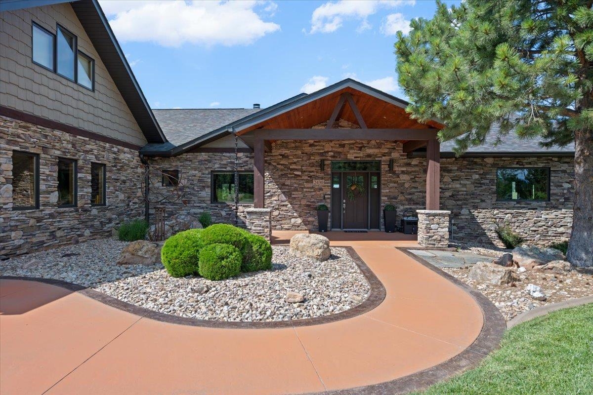 2430 Woodland Loop