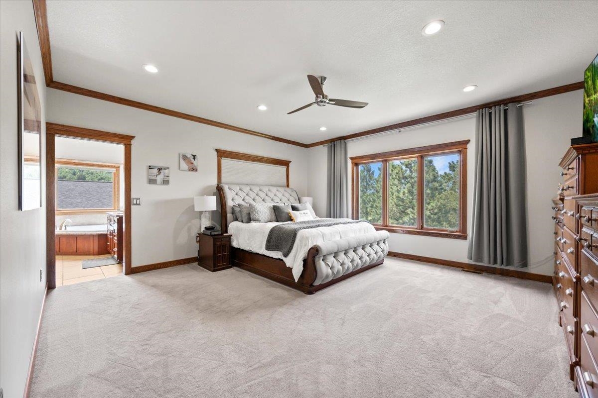 2430 Woodland Loop