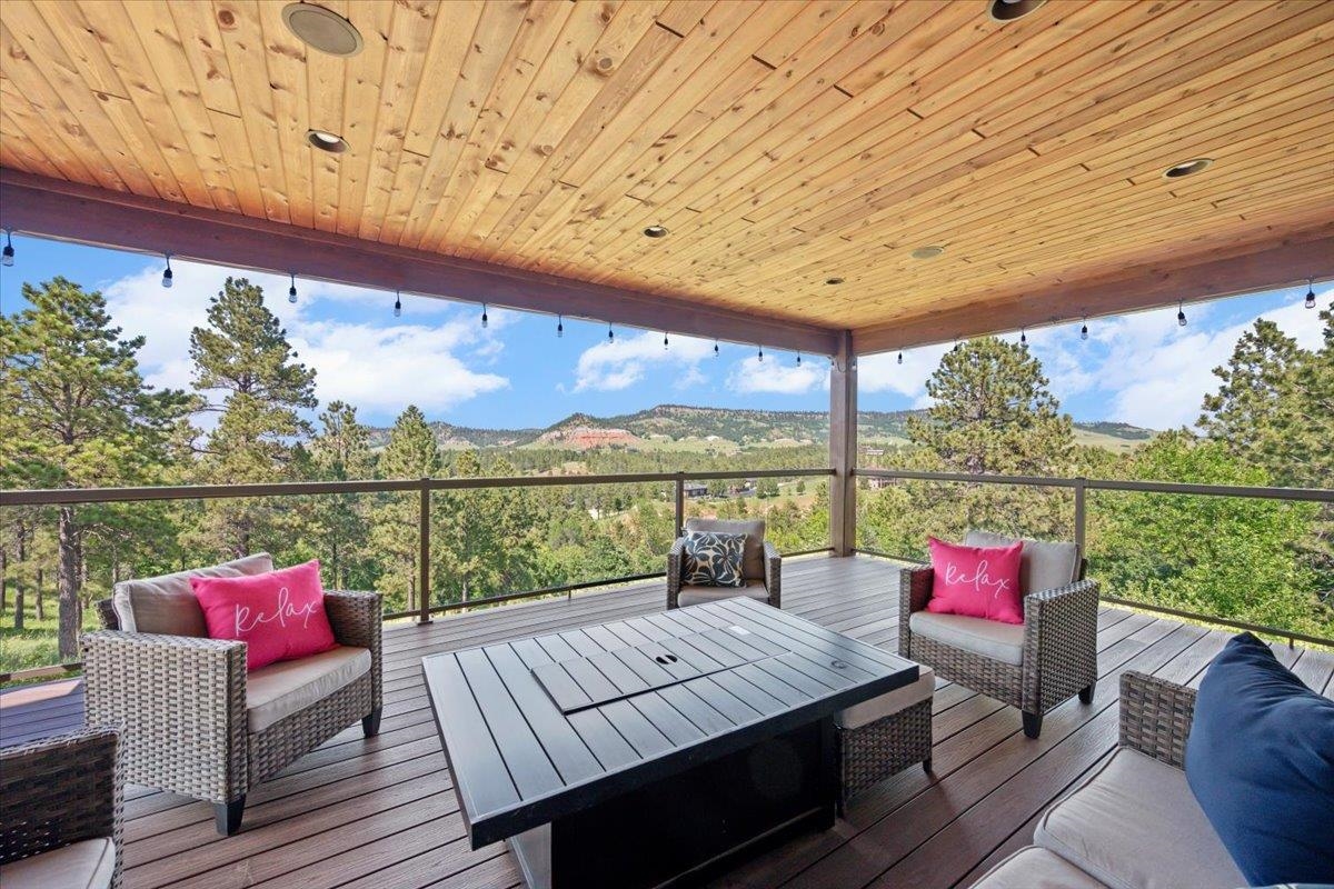 2430 Woodland Loop