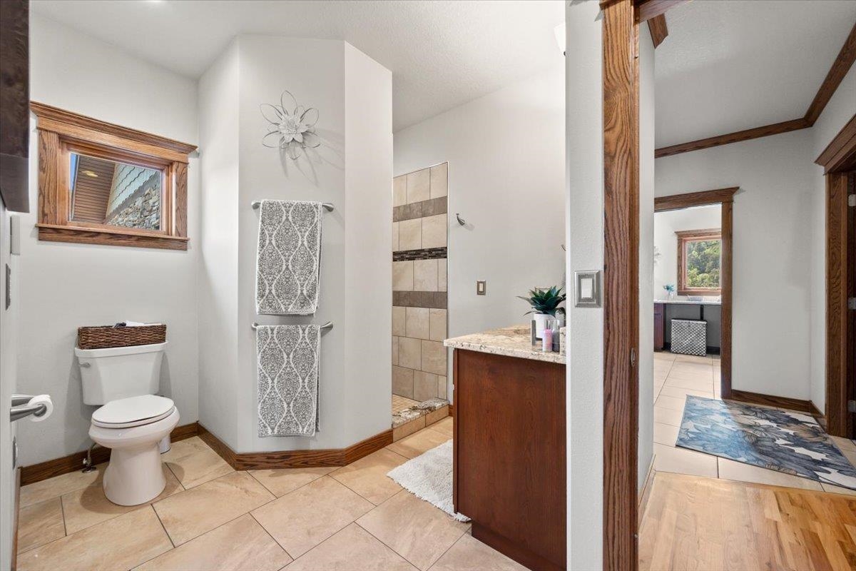 2430 Woodland Loop