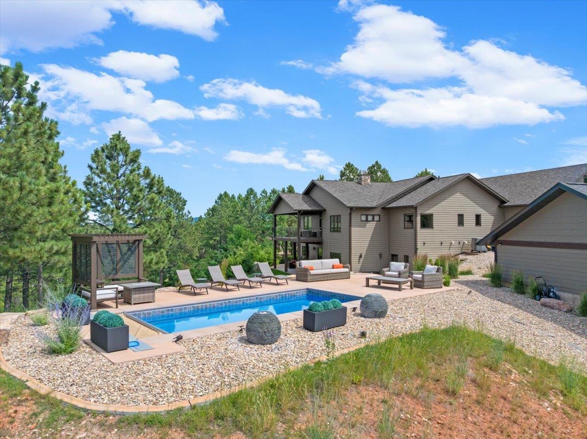 2430 Woodland Loop