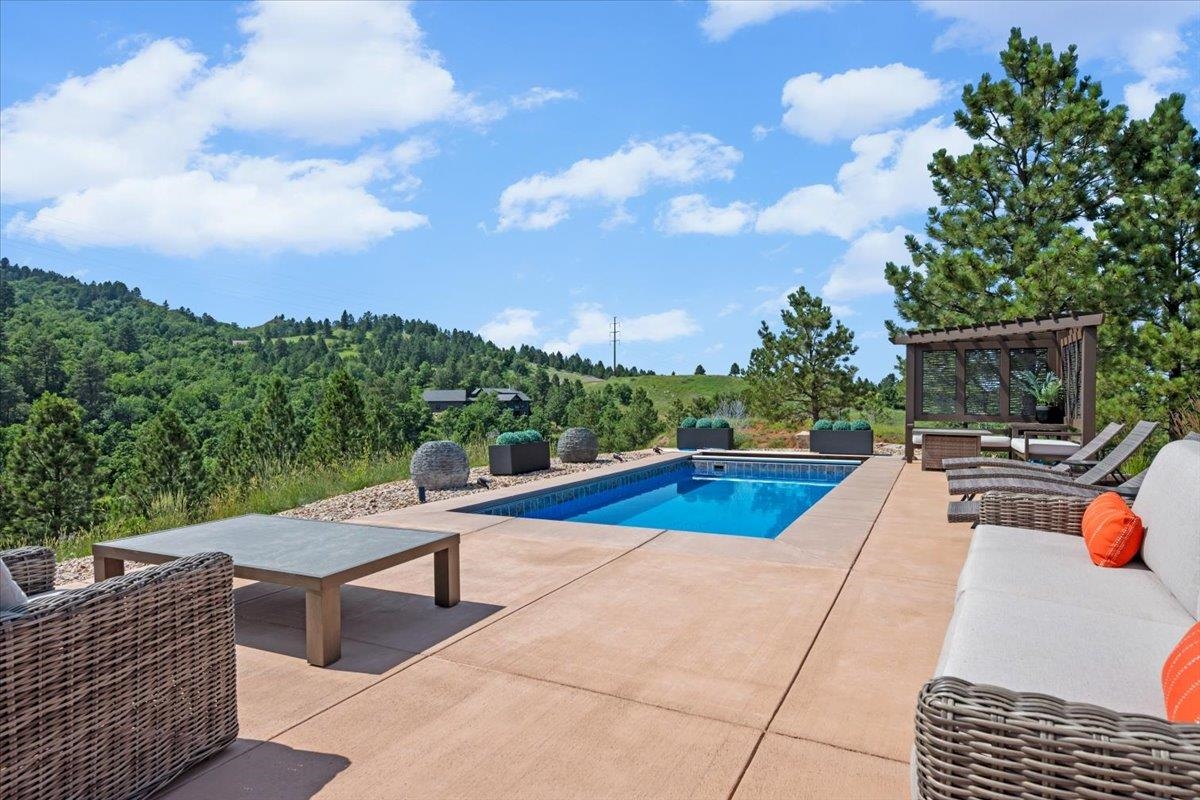 2430 Woodland Loop