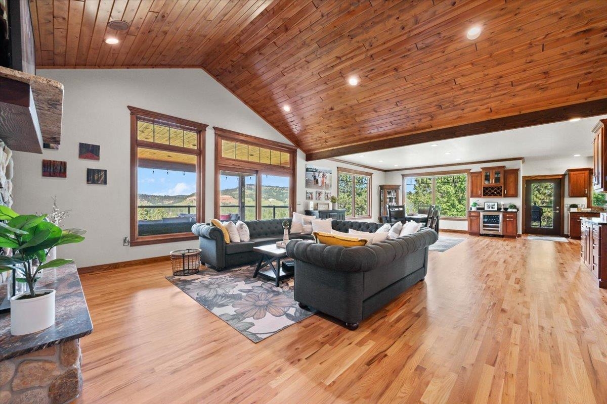 2430 Woodland Loop