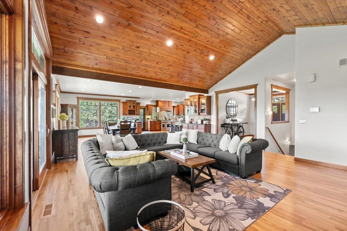 2430 Woodland Loop