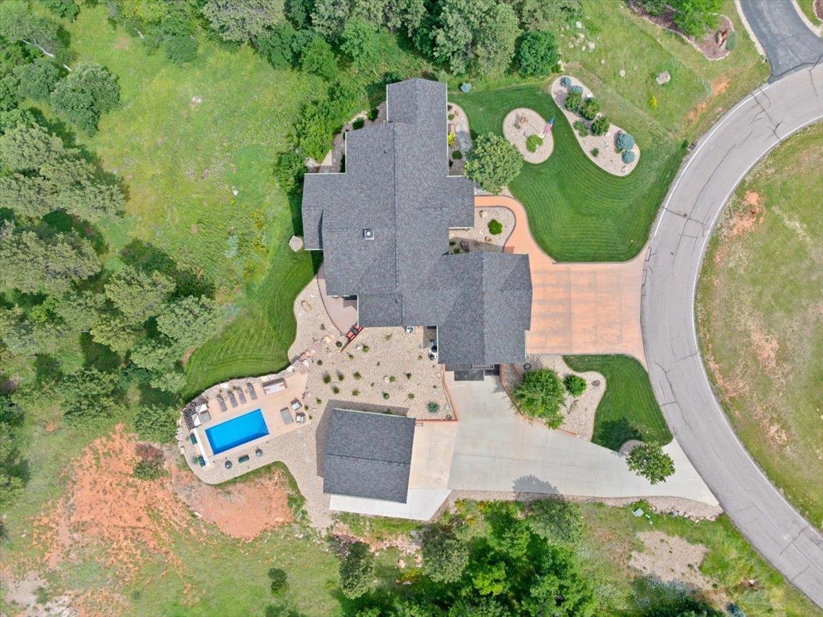2430 Woodland Loop