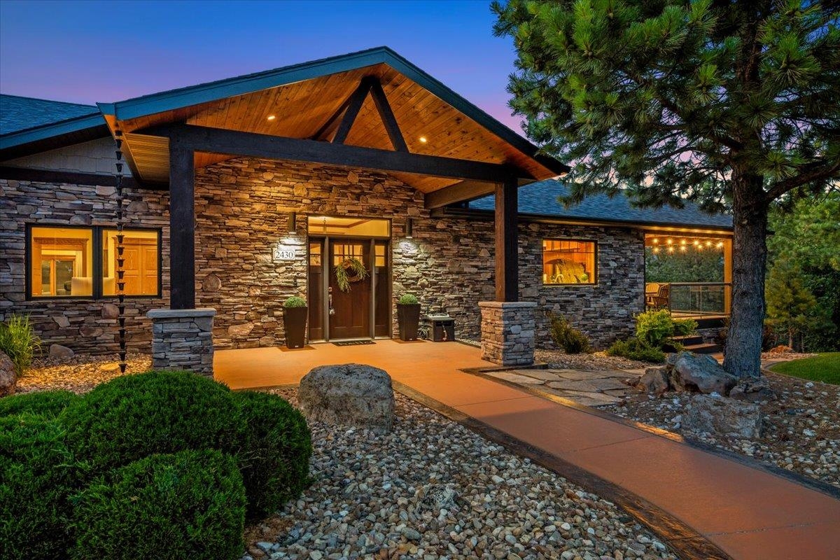 2430 Woodland Loop